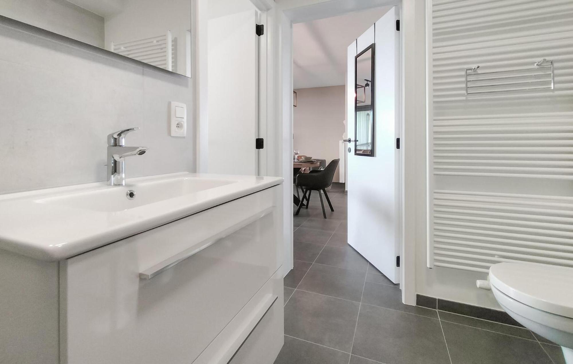 Appartement Awesome In With Kitchen Oostende